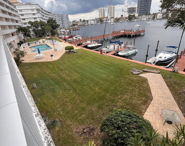400 Golden Isles Drive - Photo Thumbnail 12