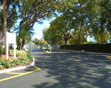 1800 N Andrews Avenue - Photo Thumbnail 37