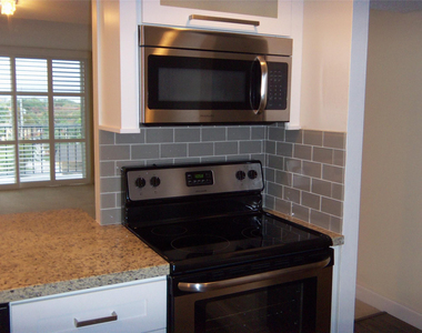 1800 N Andrews Avenue - Photo Thumbnail 8