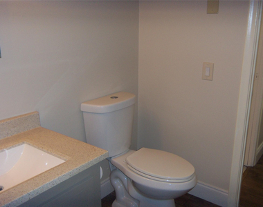 1800 N Andrews Avenue - Photo Thumbnail 4