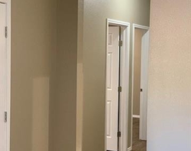 7513 Novella Drive - Photo Thumbnail 4