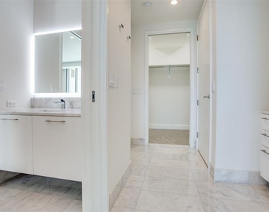 7901 Windrose Avenue - Photo Thumbnail 17