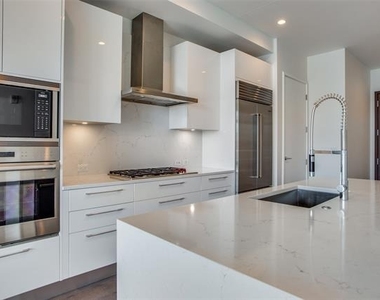 7901 Windrose Avenue - Photo Thumbnail 8