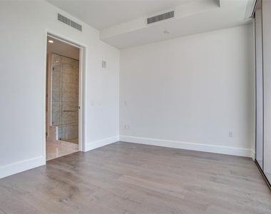 7901 Windrose Avenue - Photo Thumbnail 15
