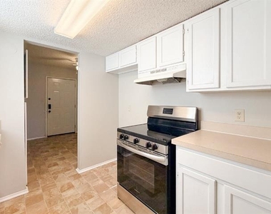 333 Charles Street - Photo Thumbnail 6