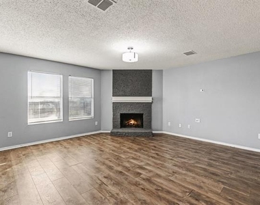 2256 White Oak Drive - Photo Thumbnail 6