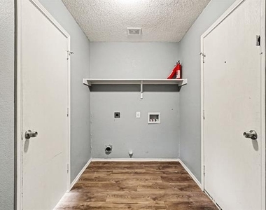 2256 White Oak Drive - Photo Thumbnail 13