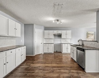 2256 White Oak Drive - Photo Thumbnail 10