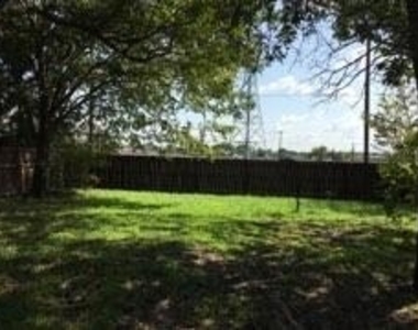 2801 Mill Pond Road - Photo Thumbnail 4