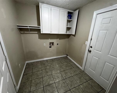 200 Cedar Lane - Photo Thumbnail 17