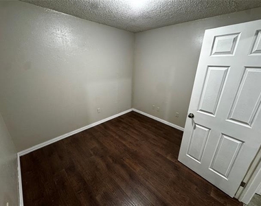 200 Cedar Lane - Photo Thumbnail 14