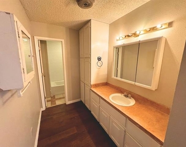200 Cedar Lane - Photo Thumbnail 12