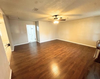 200 Cedar Lane - Photo Thumbnail 7
