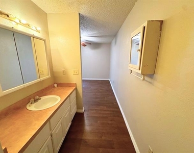 200 Cedar Lane - Photo Thumbnail 11