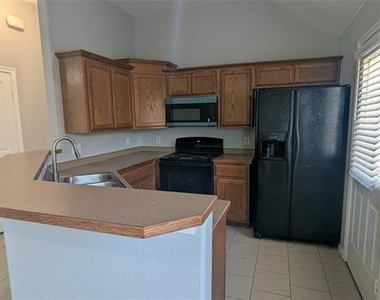 623 Antonio Lane - Photo Thumbnail 4