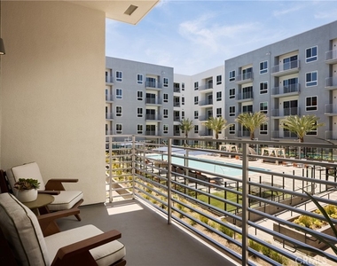 21010 Erwin Street - Photo Thumbnail 47