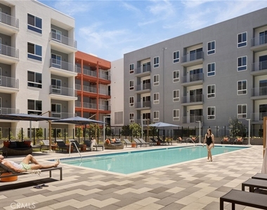21010 Erwin Street - Photo Thumbnail 6