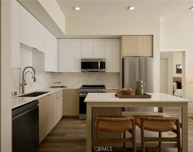 21010 Erwin Street - Photo Thumbnail 37