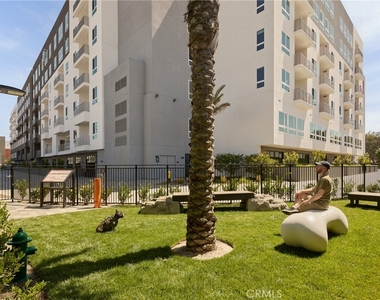 21010 Erwin Street - Photo Thumbnail 18