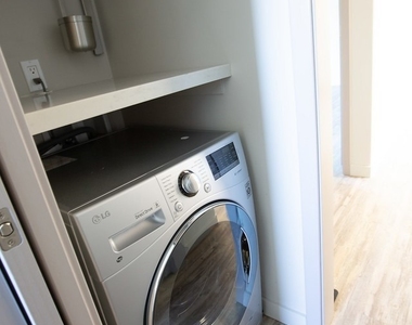 210 Laurel Street - Photo Thumbnail 9