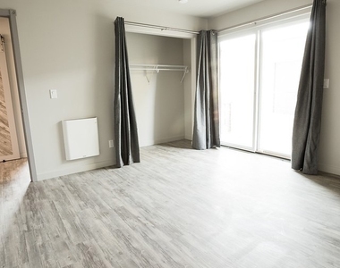 210 Laurel Street - Photo Thumbnail 7