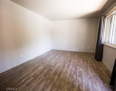 210 Laurel Street - Photo Thumbnail 4
