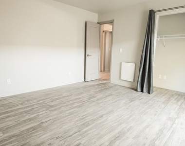 210 Laurel Street - Photo Thumbnail 8