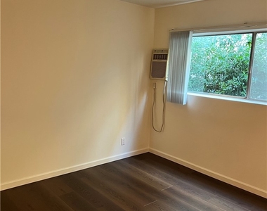 4653 Fulton Avenue - Photo Thumbnail 3