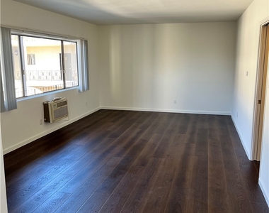 4653 Fulton Avenue - Photo Thumbnail 1