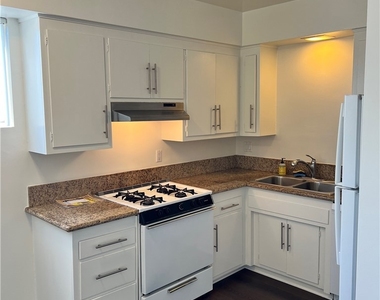 4653 Fulton Avenue - Photo Thumbnail 2