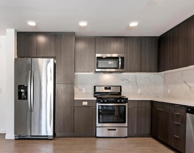 5750 Hollywood Boulevard - Photo Thumbnail 9