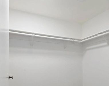 5750 Hollywood Boulevard - Photo Thumbnail 24