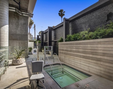 5750 Hollywood Boulevard - Photo Thumbnail 53