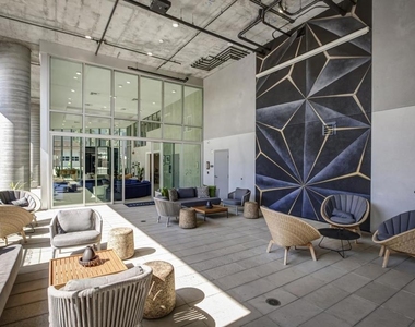 5750 Hollywood Boulevard - Photo Thumbnail 48