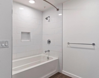 5750 Hollywood Boulevard - Photo Thumbnail 23