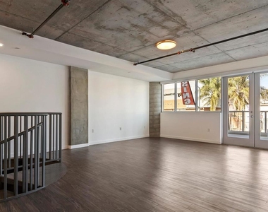 5750 Hollywood Boulevard - Photo Thumbnail 14