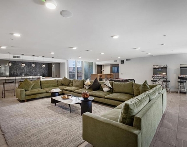 5750 Hollywood Boulevard - Photo Thumbnail 52