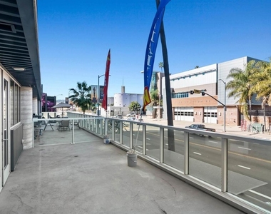 5750 Hollywood Boulevard - Photo Thumbnail 8