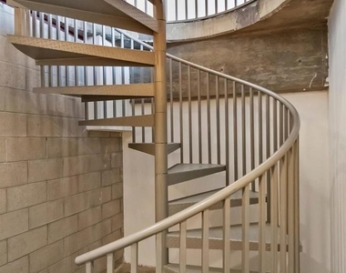 5750 Hollywood Boulevard - Photo Thumbnail 27