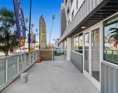 5750 Hollywood Boulevard - Photo Thumbnail 7