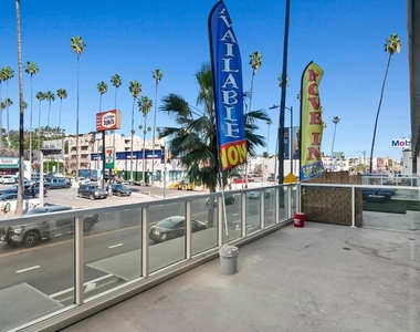 5750 Hollywood Boulevard - Photo Thumbnail 1