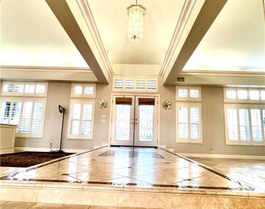 685 Bradbury - Photo Thumbnail 1