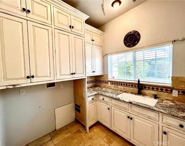 685 Bradbury - Photo Thumbnail 21
