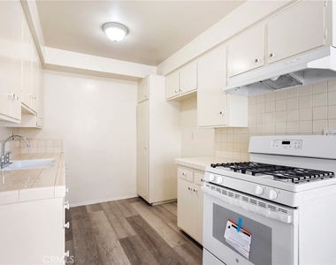 208 E Chevy Chase Drive - Photo Thumbnail 8