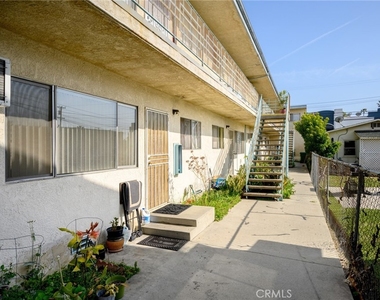 208 E Chevy Chase Drive - Photo Thumbnail 13