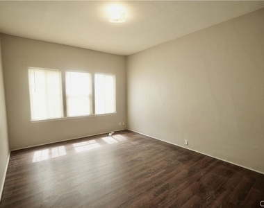 1336 Elm Street - Photo Thumbnail 24