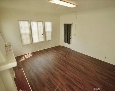 1336 Elm Street - Photo Thumbnail 3