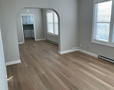 618 W 7th Street - Photo Thumbnail 4
