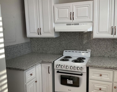 618 W 7th Street - Photo Thumbnail 2