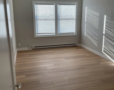 618 W 7th Street - Photo Thumbnail 7